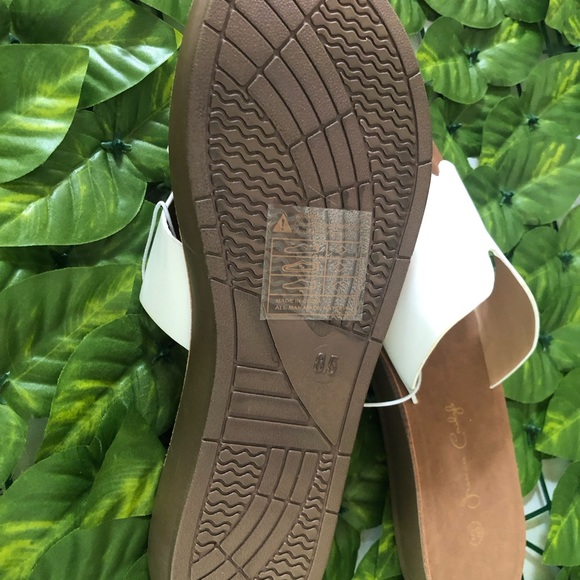 H like Hermes on these pretty White Beautiful Sandals 8.5 - Picture 3 of 4